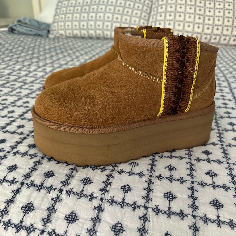 UGG Classic Mini Platform Boot with Braided Detail EUC